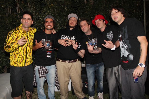 Caio Castro com a banda Charlie Brown Jr. (Foto: Alana Andrade/Divulgação)