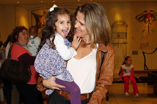 Ingrid Guimarães com a filha em estreia de peça em São Paulo (Foto: Manuela Scarpa / FotoRioNews)