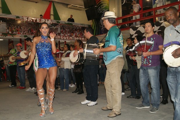 Graciella Carvalho na quadra da X-9 Paulistana (Foto: Divulgação)