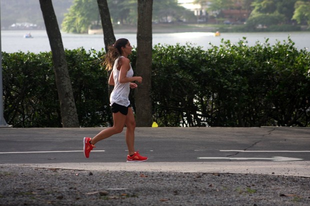 Cynthia Howlett corre na Lagoa (Foto: JC Pereira / Foto Rio News)