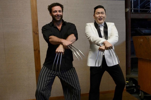 Hugh Jackman e Psy (Foto: Reprodução/Twitter)