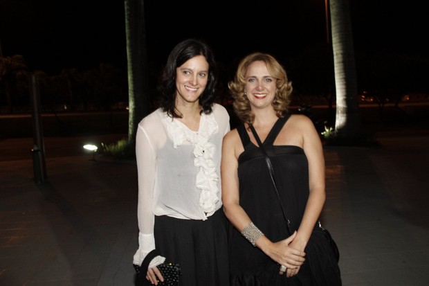 Claudia Missura  e Letícia Isnard em festa no Rio (Foto: Isac Luz/ EGO)