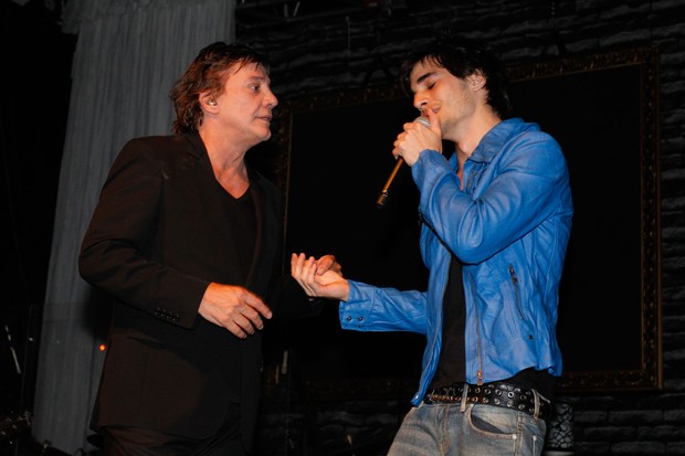 Fiuk e Fábio Jr cantam juntos em São Paulo (Foto: Thais Aline/Ag News)