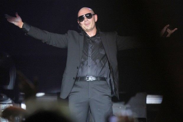 Pitbull sua durante show no Rio (Foto: Roberto Filho/Ag News)