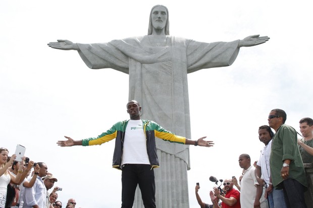 Usain Bolt, campeão olímpico nos 100 metros rasos, visita o Cristo Redentor, RJ (Foto: Roberto Filho  / AgNews)