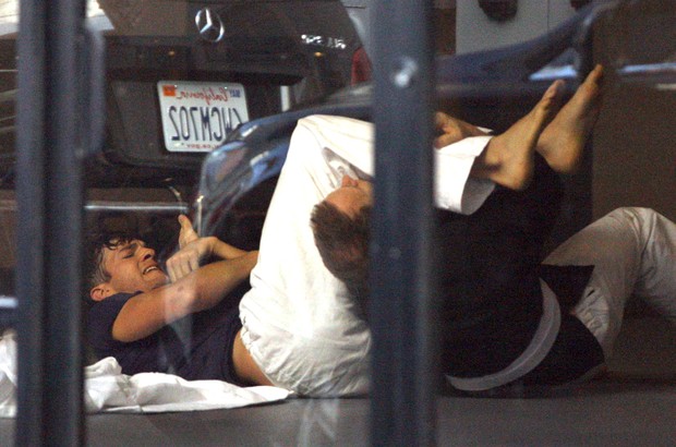 Ashton Kutcher luta jiu jitsu em academia em Los Angeles, nos Estados Unidos (Foto: Grosby Group/ Agência)
