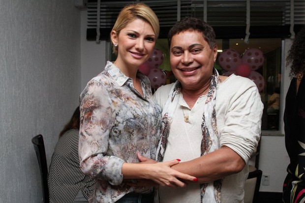 Antônia Fontenelle e o promoter Glaycon Muniz em churrascaria no Rio (Foto: Anderson Borde/ Ag. News)