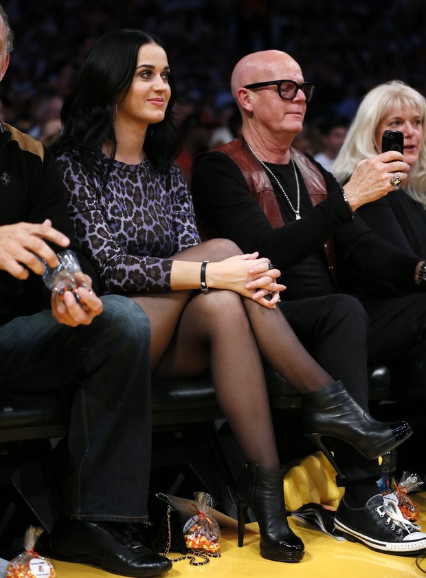 Katy Perry assiste a partida de basquete em Los Angeles, nos Estados Unidos (Foto: Lucy Nicholson/ Reuters/ Agência)