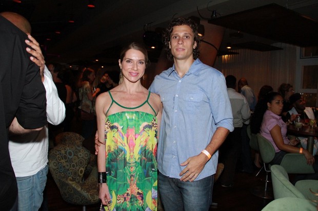 Letícia Spiller com o marido, Lucas, em cinema no Rio (Foto: Thyago Andrade/ Foto Rio News)