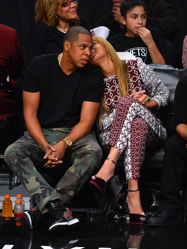 Jay-Z e Beyoncé assistem a jogo de basquete em Nova York (Foto: Getty Images)