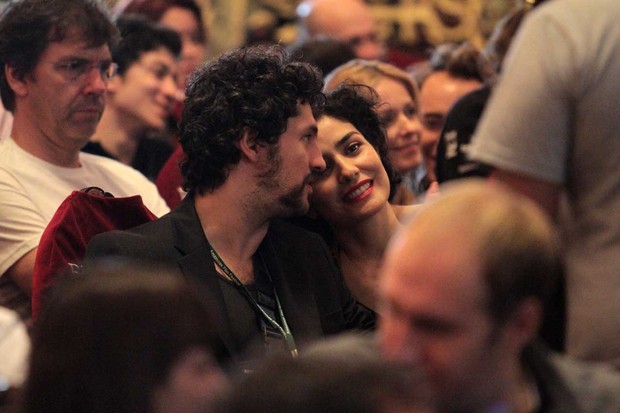 Letícia Sabatella e o namorado, Fernando Alves Pinto, em evento em Manaus (Foto: Orlando Oliveira/ Ag. News)
