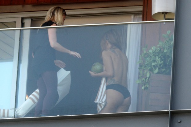 Lady Gaga mostra bumbum (Foto: Fotorio News)