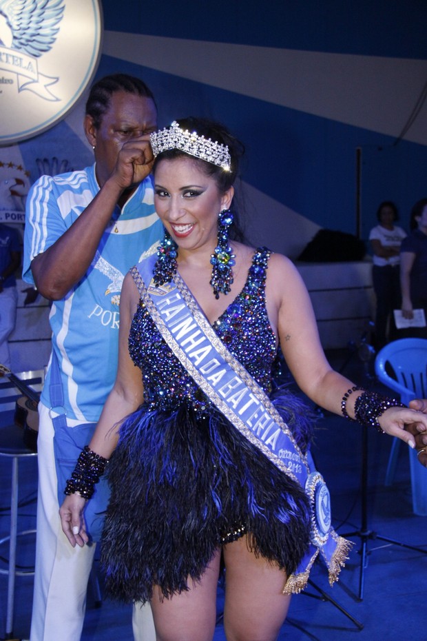 Patricia Neri é coroada como a nova Rainha de Bateria da Portela (Foto: Felipe Assumpcao/Agnews)