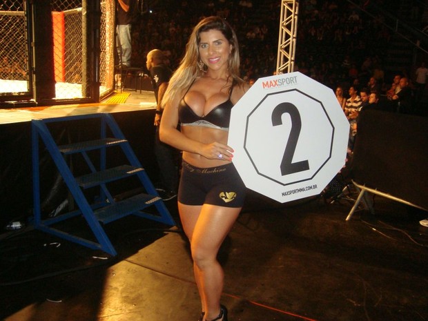 Ana Paula Minerato vira ring girl (Foto: Divulgação)