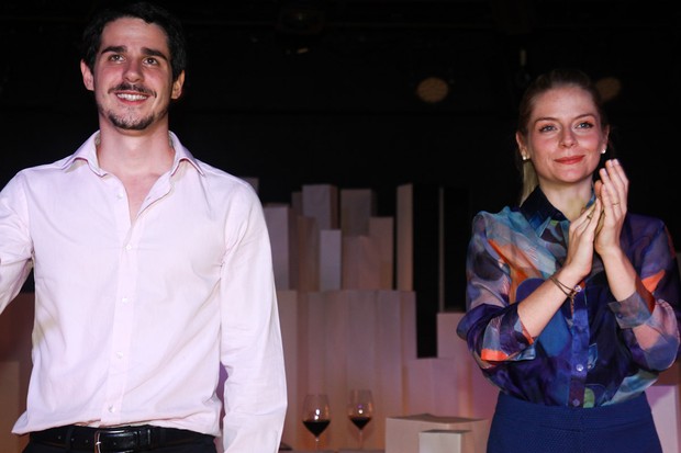 Pedro Neschling e Vitória Frade trabalham juntos no teatro (Foto: Manuela Scarpa/Foto Rio News)