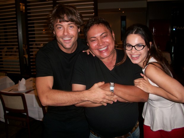Kayky Brito, Glaycon Muniz e Sthefany Brito em restaurante no Rio (Foto: Divulgação)