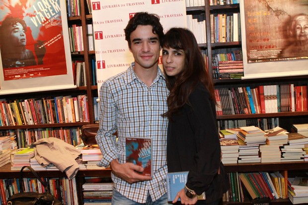 Caio Blat e Maria Ribeiro em evento em livraria no Rio (Foto: Raphael Mesquita/ Foto Rio News)