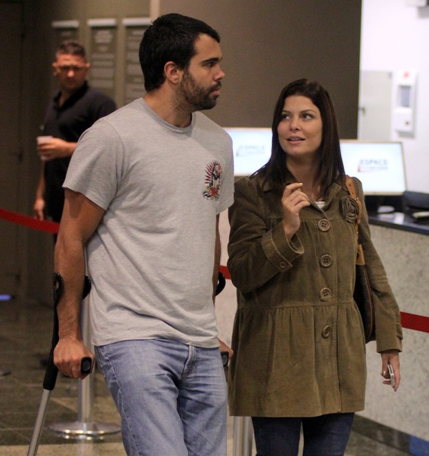 Barbara Borges foi ao cinema com o namorado (Foto: Marcus Pavão/AgNews)