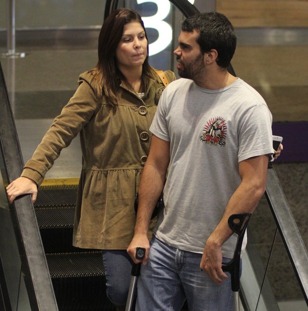 Barbara Borges foi ao cinema com o namorado (Foto: Marcus Pavão/AgNews)