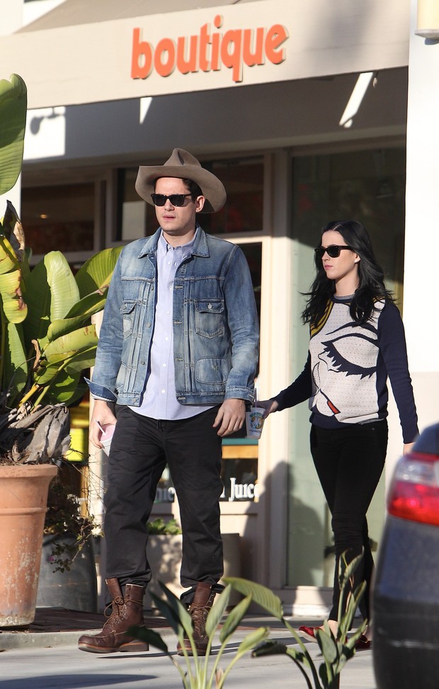 Katy Perry e John Mayer durante passeio romântico na Califórnia, nos Estados Unidos (Foto: Agência/ X17)