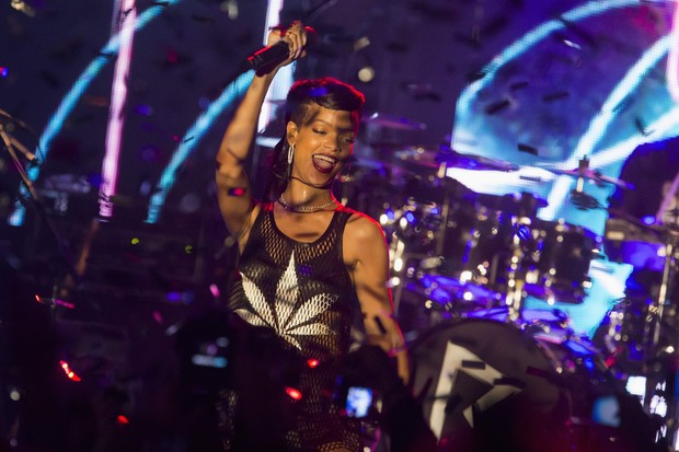 Rihanna em show em Berlin, na Alemanha (Foto: Thomas Peter/ Reuters/ Agência)
