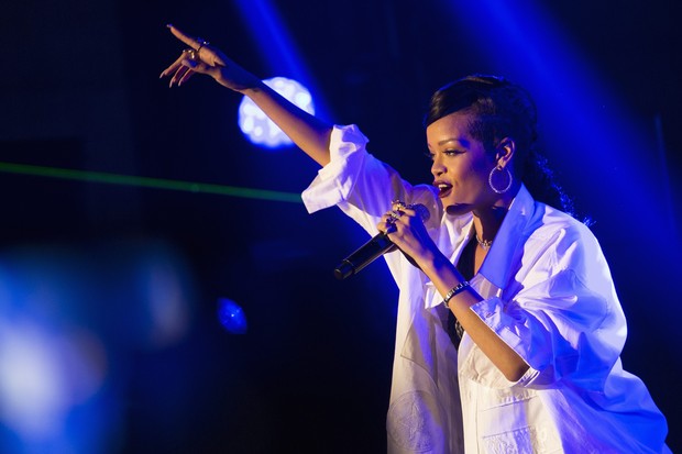 Rihanna em show em Berlin, na Alemanha (Foto: Thomas Peter/ Reuters/ Agência)