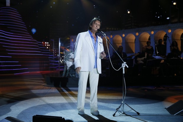 Roberto Carlos na gravação do especial de fim de ano (Foto: Roberto Filho e Felipe Panfili / AgNews)