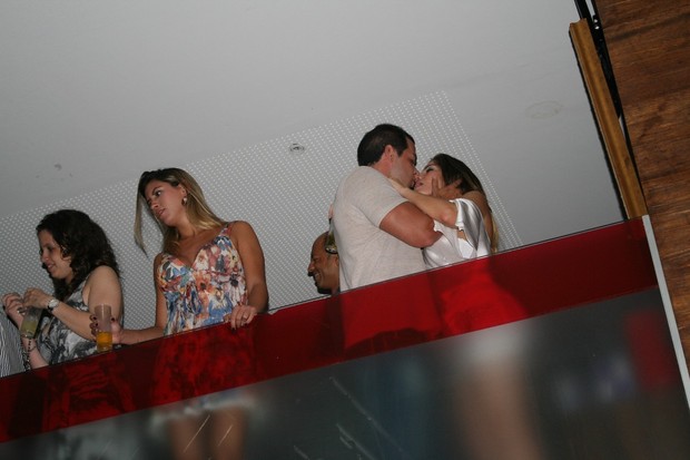 Ex-BBB Anamara beija muito em evento em Salvador, na Bahia (Foto: Uran Rodrigues/ Divulgação)