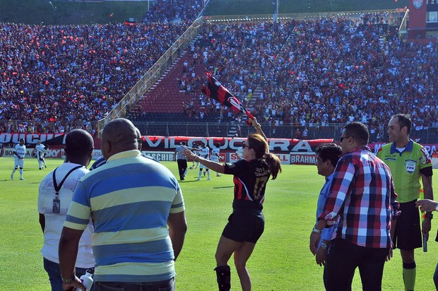Ivete no Barradão, em Salvador, no jogo do Vitória contra Ceará (Foto: Agência Haack)