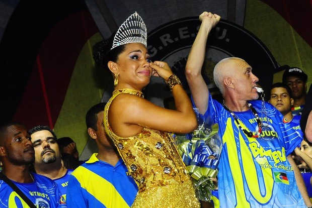 Juliana Alves é coroada como rainha de bateria da Unidos da Tijuca (Foto: Roberto Teixeira)