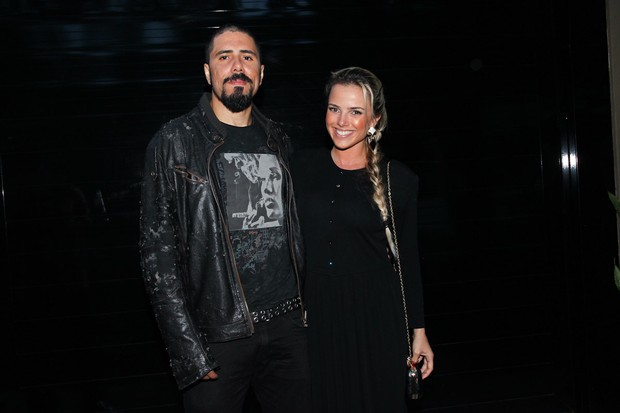 Nathália Rodrigues com o namorado, Tchello, em festa em São Paulo (Foto: Manuela Scarpa/ Foto Rio News)