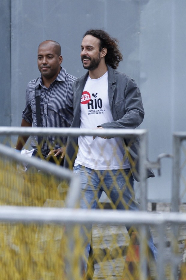 Gabriel O Pensador em passeata no Rio (Foto: Roberto Filho / AgNews)