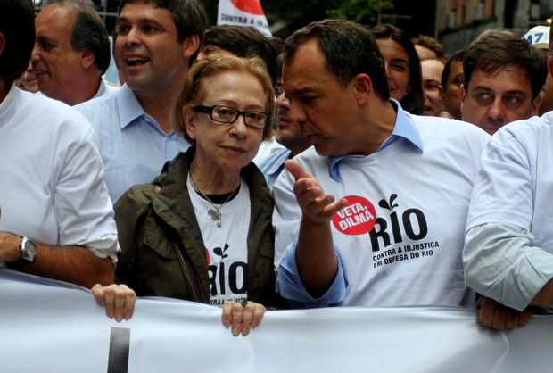 Fernanda Montenegro participa de passeata ao lado do prefeito e governador  (Foto: Henrique Oliveira / FotoRioNews)