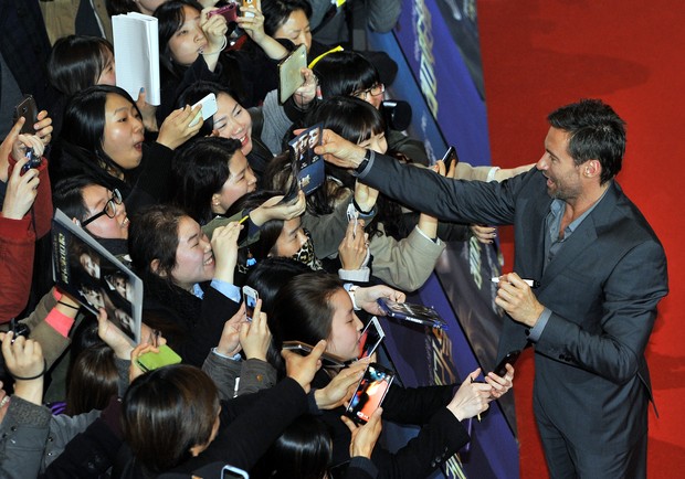 Hugh Jackman em première de filme em Seul, na Coréia do Sul (Foto: Jung Yeon-Je/ AFP/ Agência)
