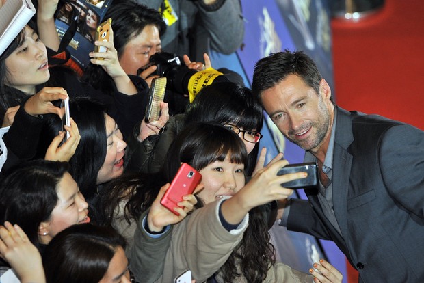 Hugh Jackman em première de filme em Seul, na Coréia do Sul (Foto: Jung Yeon-Je/ AFP/ Agência)