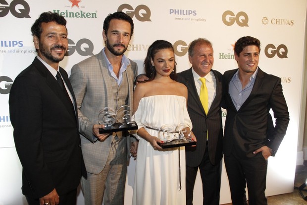 Marcos Palmeira, Rodrigo Santoro, Zico, Isis Valverde e Daniel Rocha em prêmio no Rio (Foto: Isac Luz/ EGO)