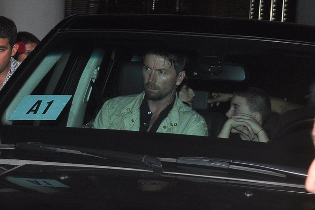 Madonna deixa hotel ao lado do filho, Rocco (Foto: Roberto Teixeira/EGO)