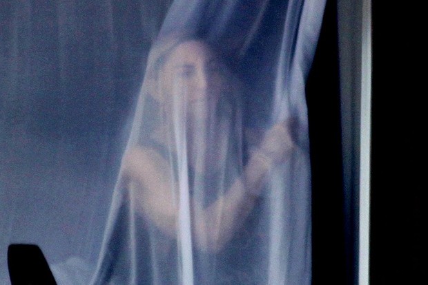 Madonna na sacada do hotel Fasano (Foto: Francisco Silva/AgNews)