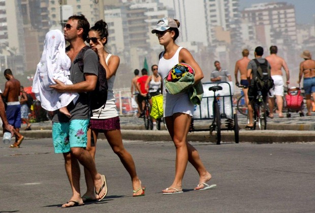  Marcelo Faria curte praia no Leblon com a familia (Foto: J.Humberto / AgNews)