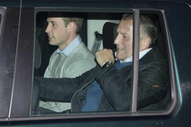 Príncipe William deixa hospital (Foto: Niall Hall/Agência Reuters)