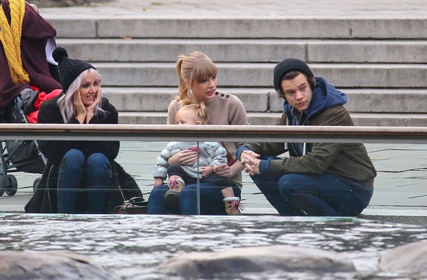 Taylor Swift e Harry Styles passeiam em  Nova York (Foto: Grosby Group)