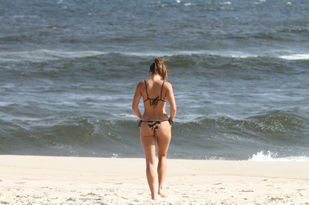 Talitha Morete em praia no Recreio dos Bandeirantes, RJ (Foto: Fabio Martins / AgNews)