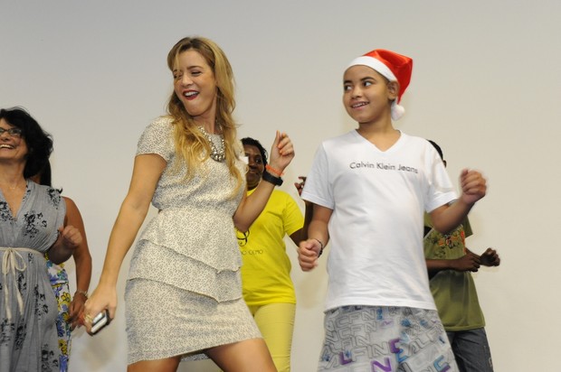 Christine Fernandes participa da Festa de Natal do INCA (Foto: Divulgação)