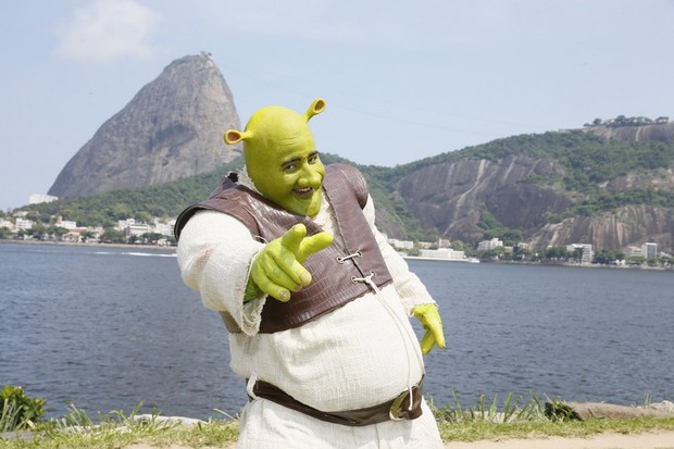 Shrek passeia pelo Rio (Foto: Felipe Panfili / AgNews)