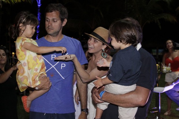 Giovanna Antonelli com a família em evento em Mangaratiba, no Rio (Foto: Philippe Lima / AgNews)