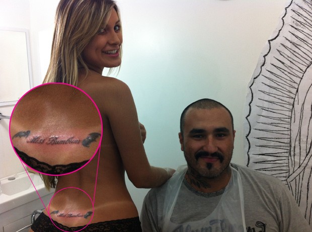 Andressa Urach tatua "Miss Bumbum" no cóccix (Foto: Divulgação)