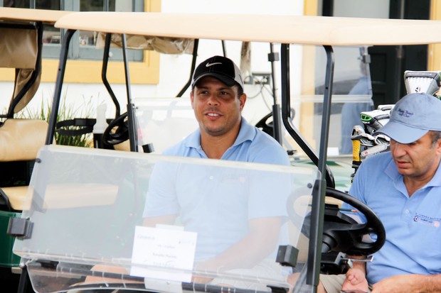 Ronaldo em torneio de Golfe (Foto: Milene Cardoso / AgNews)