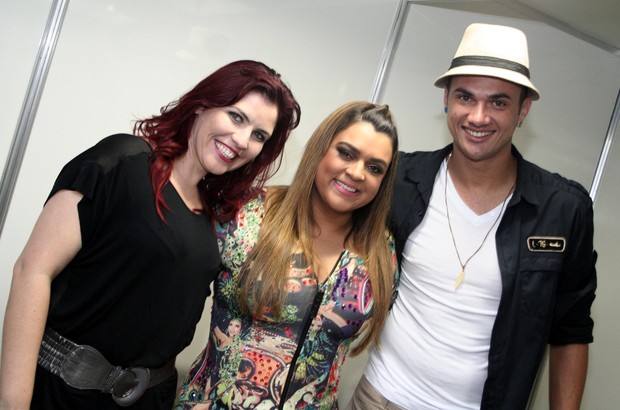 Patrícia Resende, Preta Gil e Diego Azevedo em bastidores de show em Brasília (Foto: Rômulo Juracy/ Divulgação)