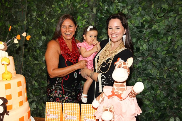 Laurinha, filha de Mari Belém, com Fafá e Mariana (Foto: Manuela Scarpa/Foto Rio News)