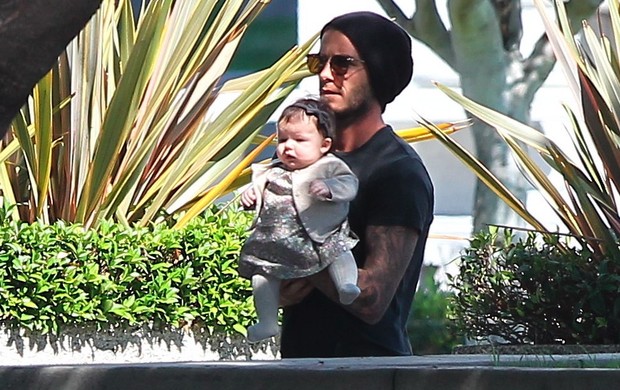 David Beckham passeia com a filha, Harper Seven, em Los Angeles (Foto: X17/Agência)